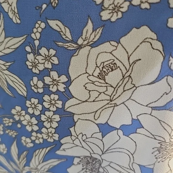 NWT Express Floral Periwinkle Sleeveless Top, Medium - Picture 6 of 9